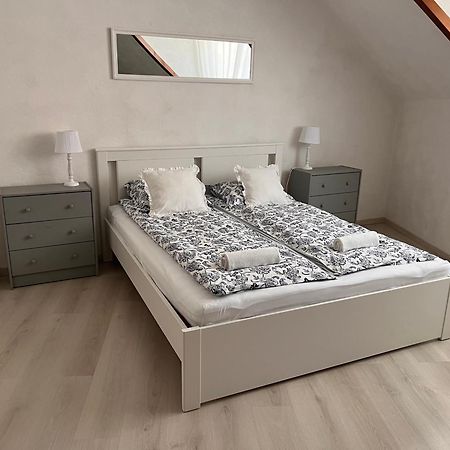Pacsirta Apartman Grand Eger Eksteriør billede