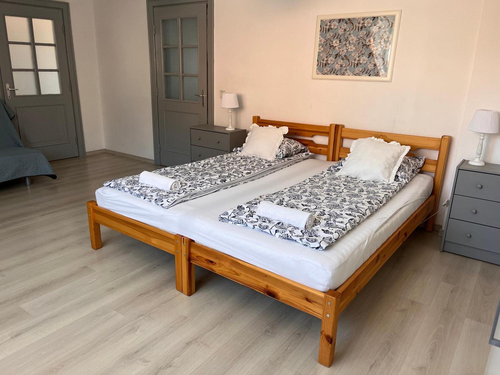 Pacsirta Apartman Grand Eger Eksteriør billede